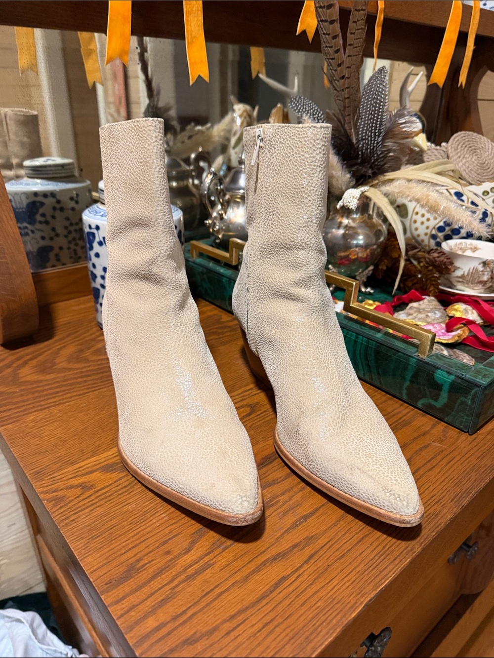 Matisse Caty ivory western ankle boot size 10
